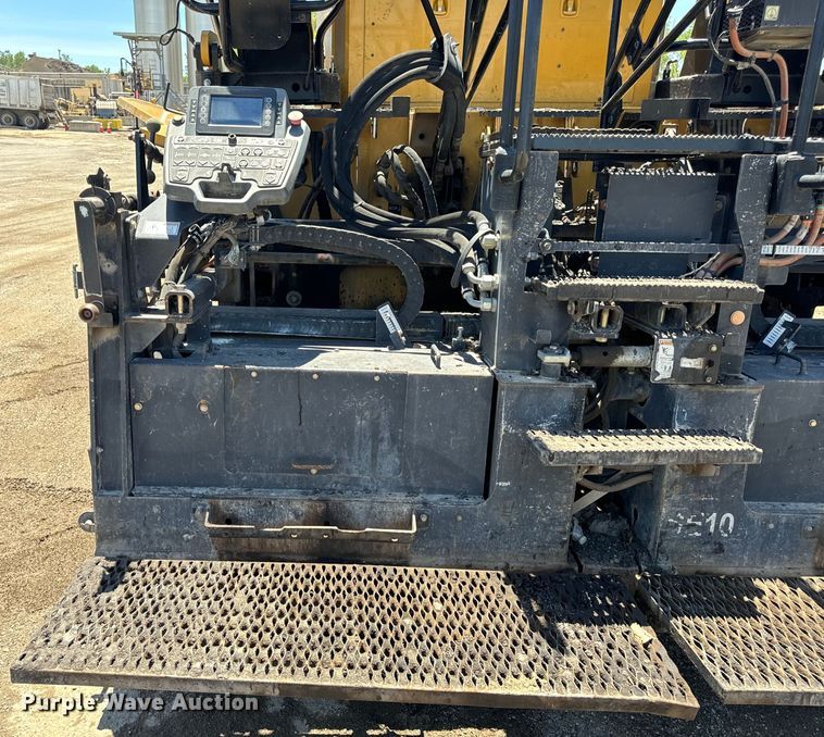 image for item DL4441 2015 Caterpillar  AP1055F paver