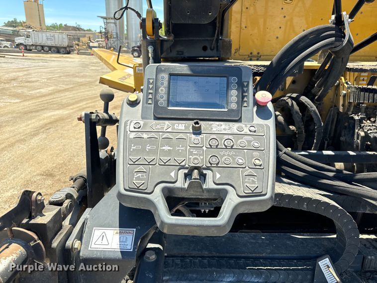 image for item DL4441 2015 Caterpillar  AP1055F paver