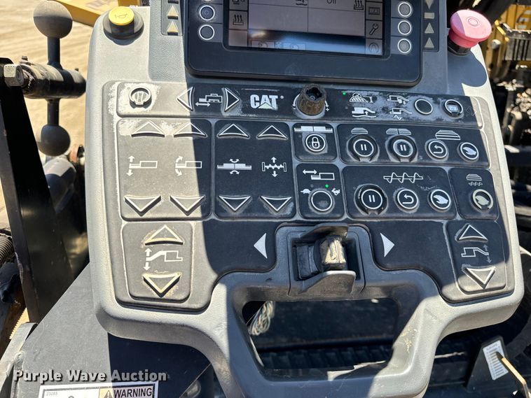 image for item DL4441 2015 Caterpillar  AP1055F paver