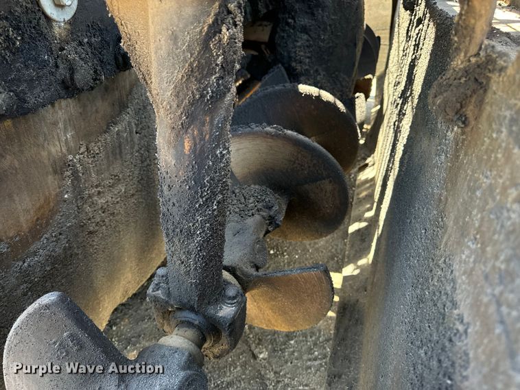 image for item DL4441 2015 Caterpillar  AP1055F paver