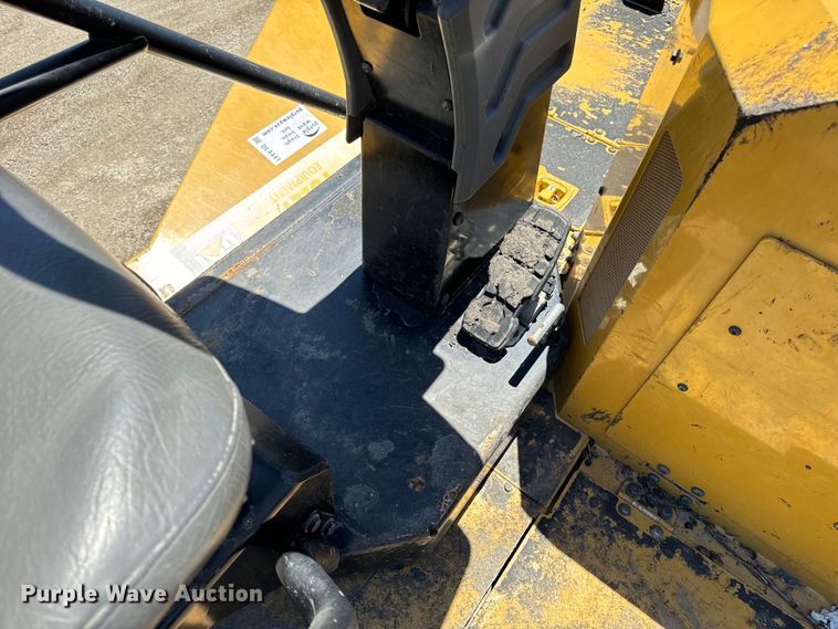 image for item DL4441 2015 Caterpillar  AP1055F paver