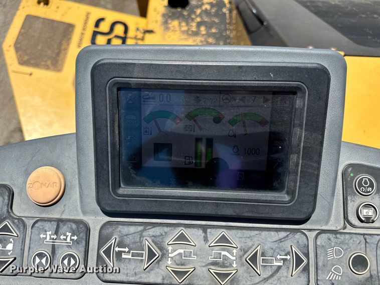 image for item DL4441 2015 Caterpillar  AP1055F paver