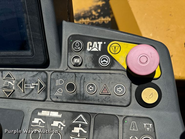 image for item DL4441 2015 Caterpillar  AP1055F paver