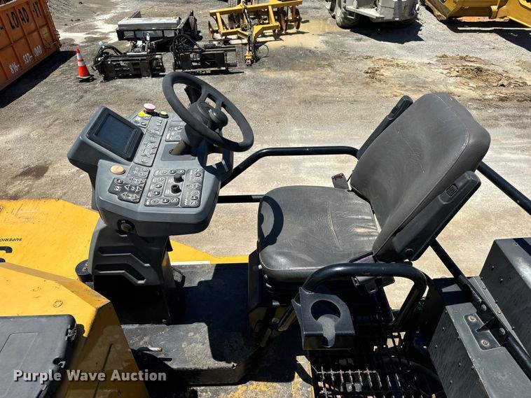 image for item DL4441 2015 Caterpillar  AP1055F paver