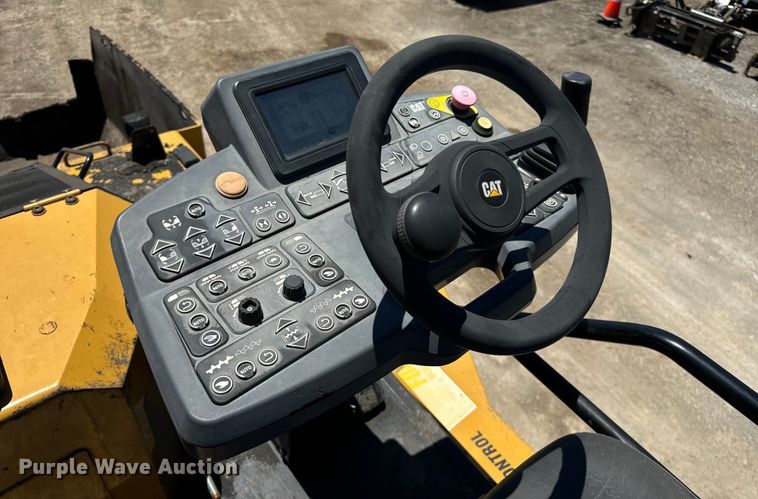 image for item DL4441 2015 Caterpillar  AP1055F paver