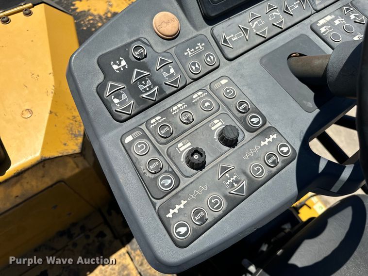 image for item DL4441 2015 Caterpillar  AP1055F paver