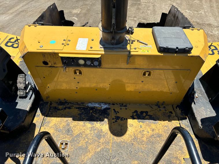 image for item DL4441 2015 Caterpillar  AP1055F paver