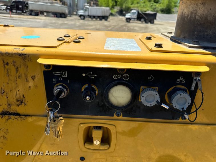 image for item DL4441 2015 Caterpillar  AP1055F paver