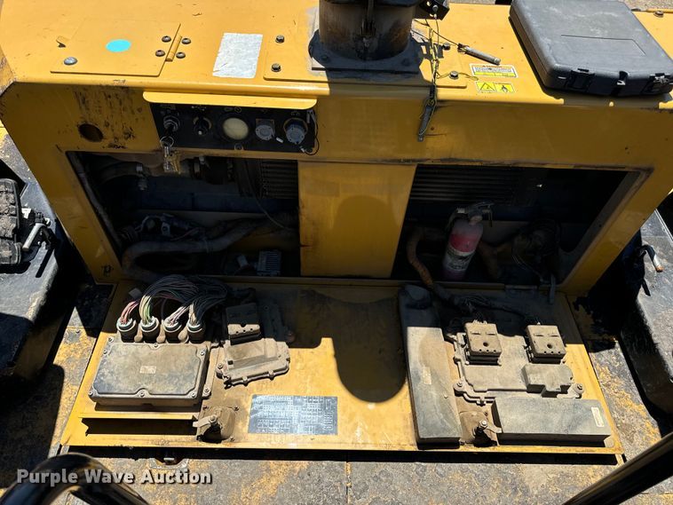 image for item DL4441 2015 Caterpillar  AP1055F paver