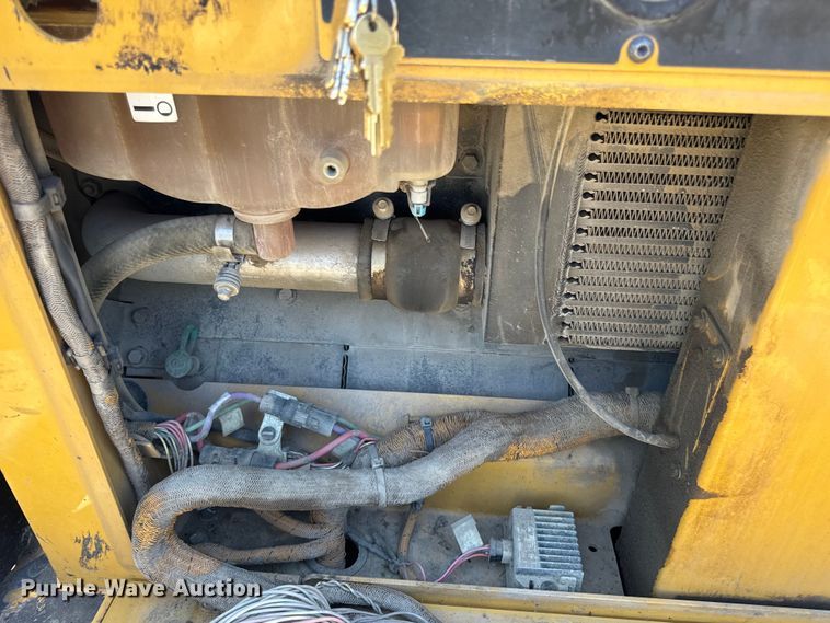 image for item DL4441 2015 Caterpillar  AP1055F paver