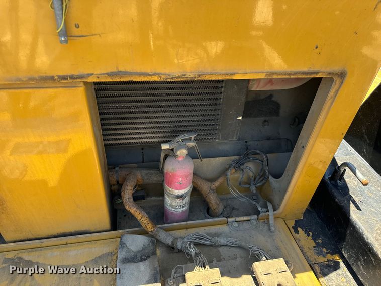 image for item DL4441 2015 Caterpillar  AP1055F paver