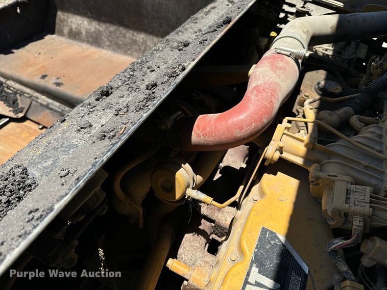 image for item DL4441 2015 Caterpillar  AP1055F paver