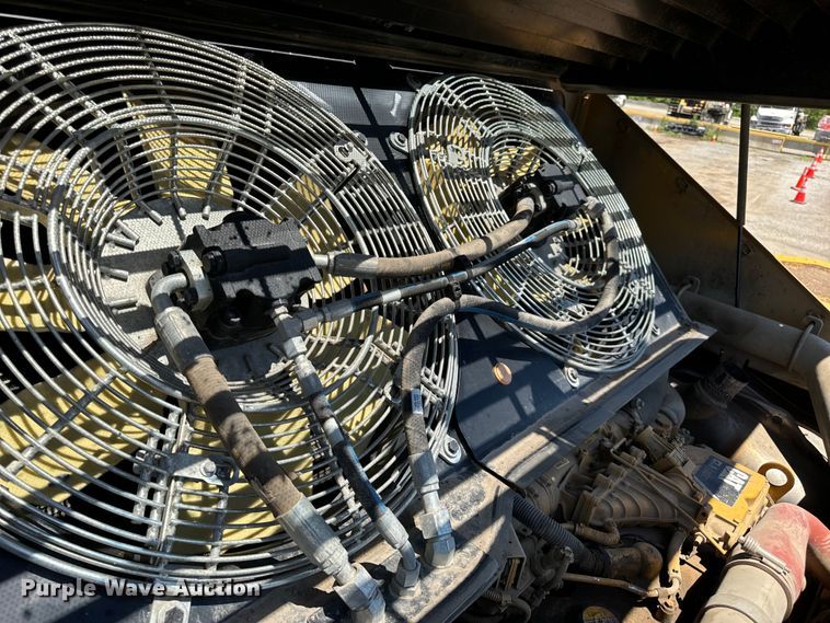 image for item DL4441 2015 Caterpillar  AP1055F paver