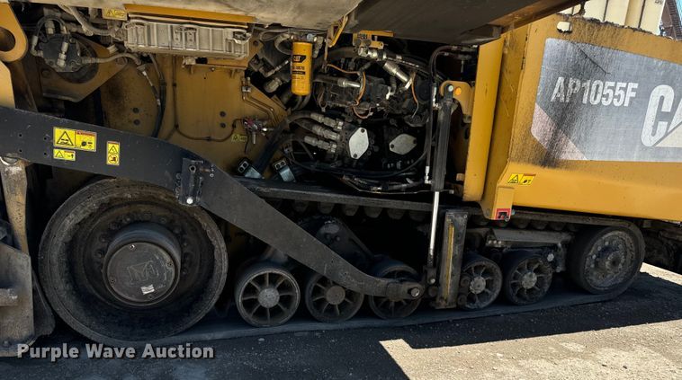 image for item DL4441 2015 Caterpillar  AP1055F paver