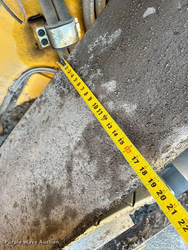 image for item DL4441 2015 Caterpillar  AP1055F paver