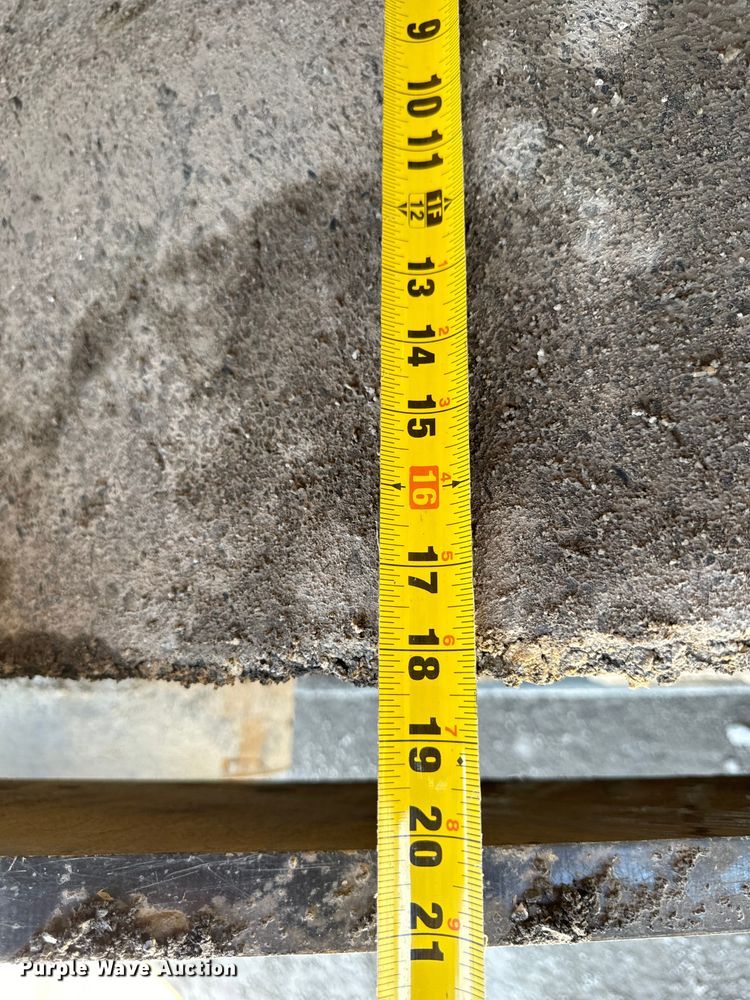 image for item DL4441 2015 Caterpillar  AP1055F paver