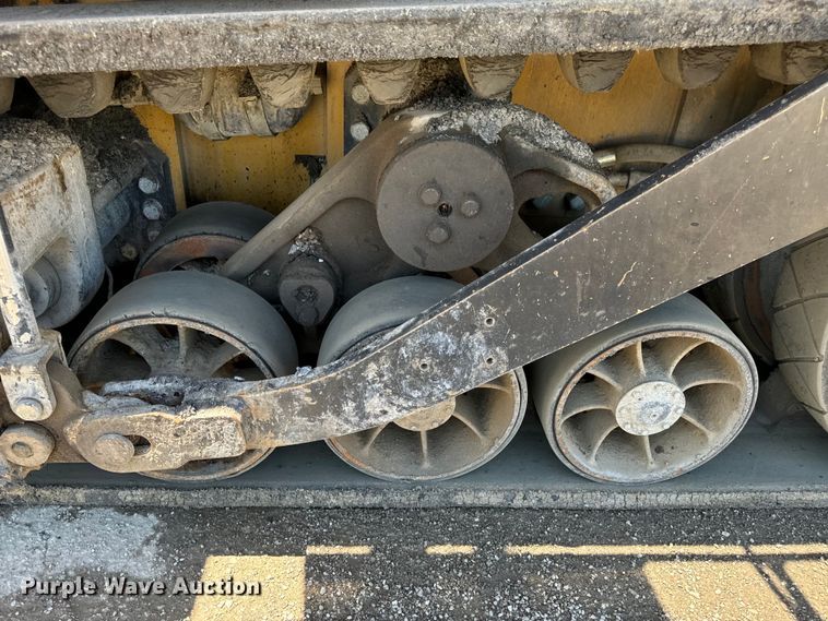 image for item DL4441 2015 Caterpillar  AP1055F paver