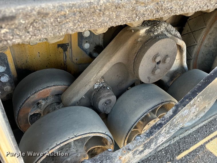 image for item DL4441 2015 Caterpillar  AP1055F paver