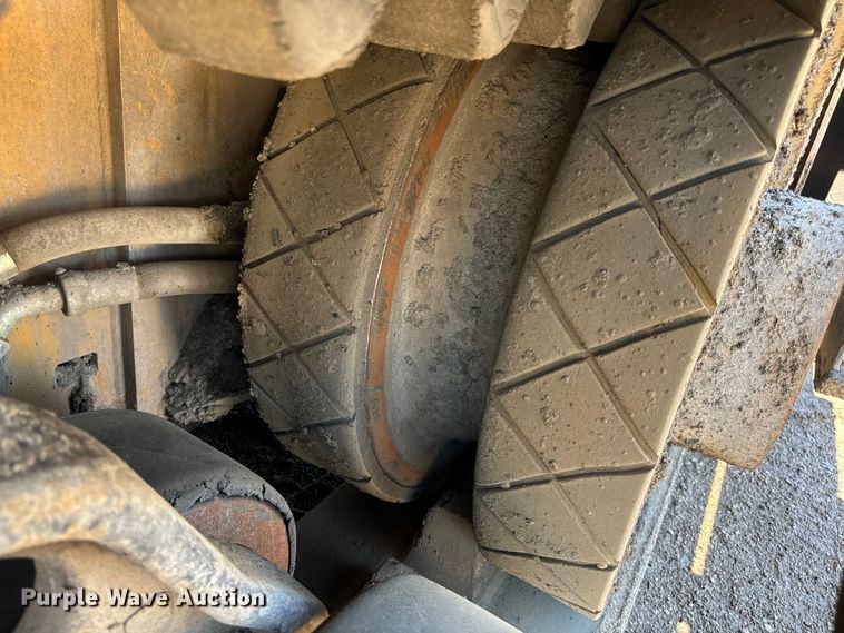 image for item DL4441 2015 Caterpillar  AP1055F paver