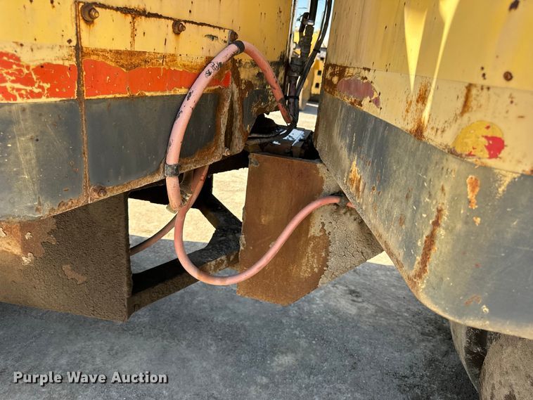 image for item DL4442 2004 Hypac C530AH pneumatic roller