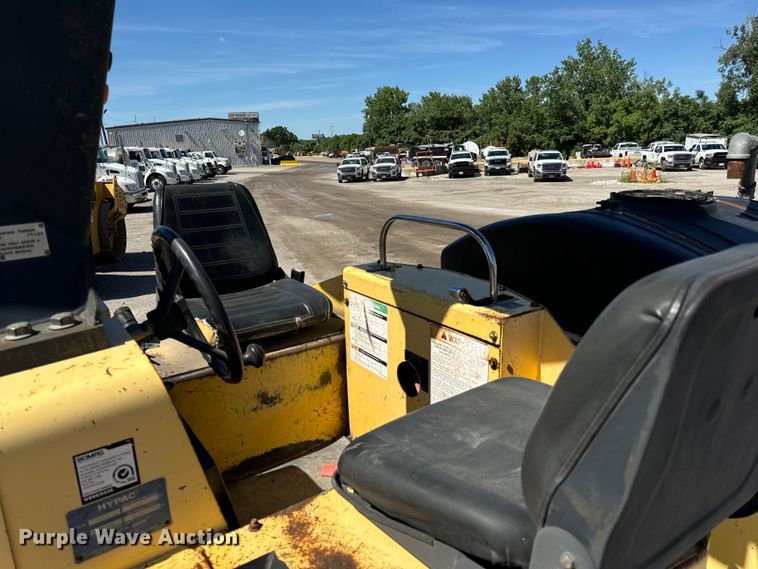 image for item DL4442 2004 Hypac C530AH pneumatic roller