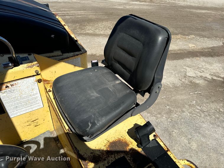 image for item DL4442 2004 Hypac C530AH pneumatic roller