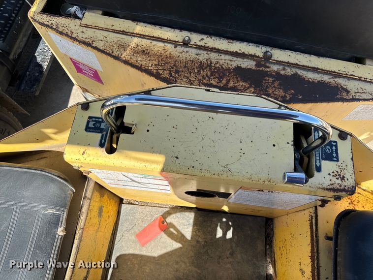 image for item DL4442 2004 Hypac C530AH pneumatic roller