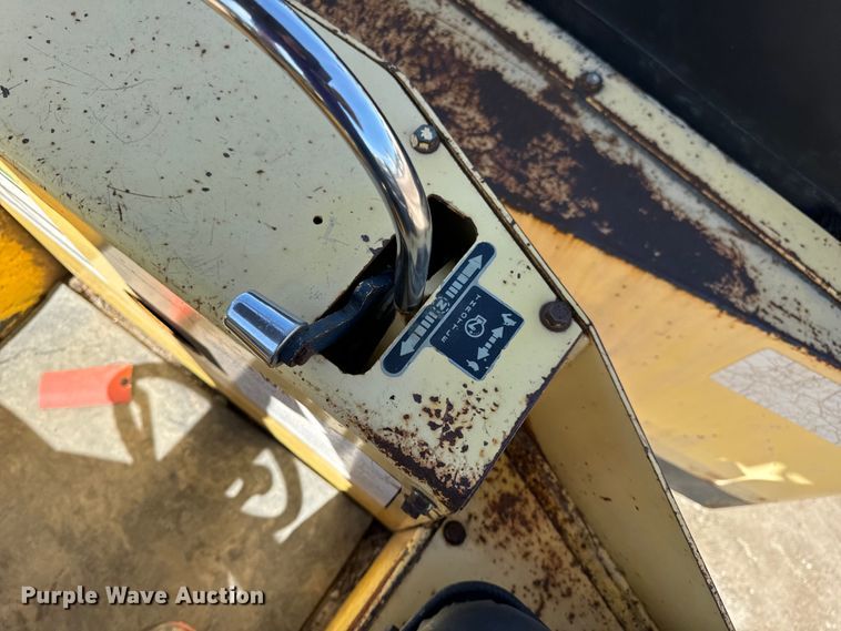 image for item DL4442 2004 Hypac C530AH pneumatic roller