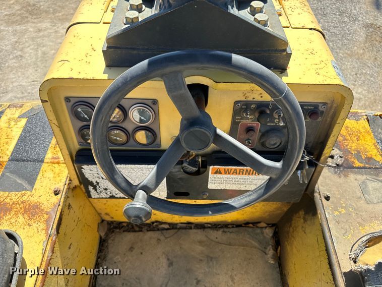 image for item DL4442 2004 Hypac C530AH pneumatic roller