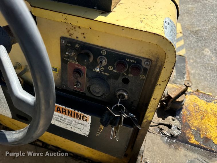 image for item DL4442 2004 Hypac C530AH pneumatic roller