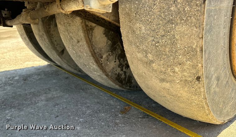 image for item DL4442 2004 Hypac C530AH pneumatic roller