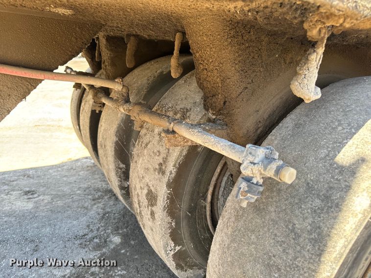 image for item DL4442 2004 Hypac C530AH pneumatic roller