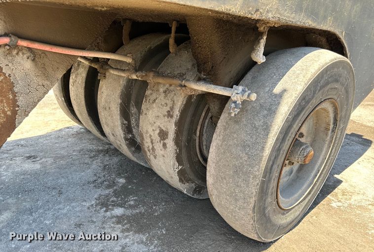 image for item DL4442 2004 Hypac C530AH pneumatic roller