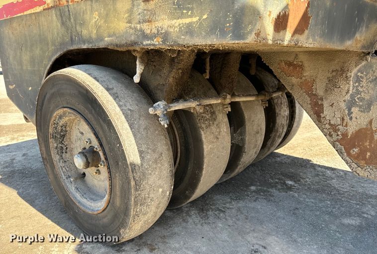 image for item DL4442 2004 Hypac C530AH pneumatic roller