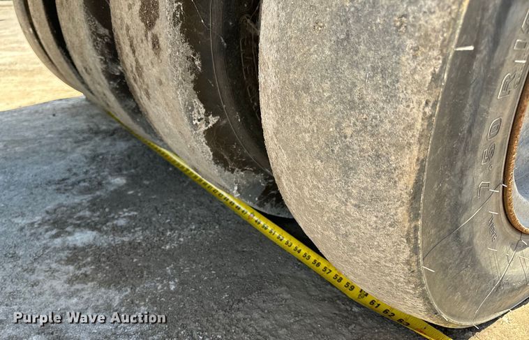 image for item DL4442 2004 Hypac C530AH pneumatic roller