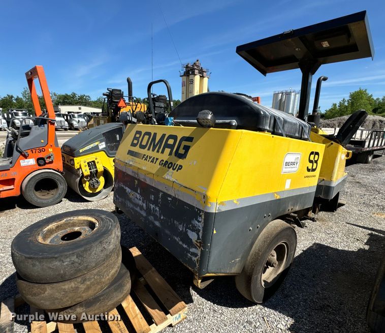 image for item DL4443 2012 Bomag BW11RH pneumatic roller
