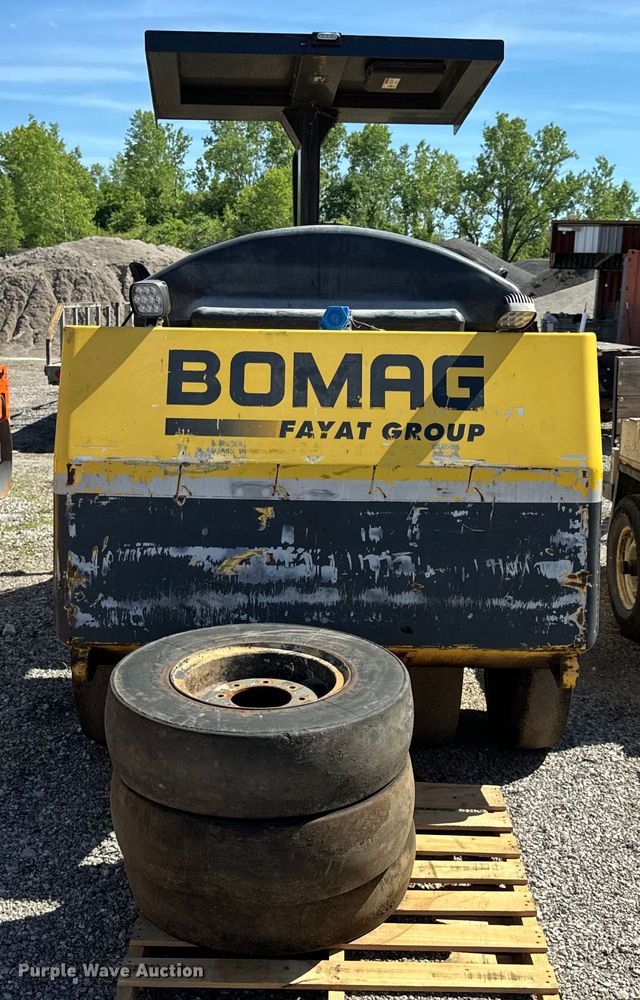 image for item DL4443 2012 Bomag BW11RH pneumatic roller
