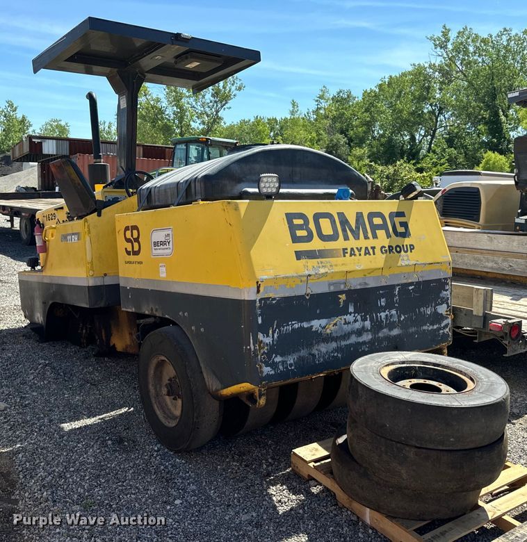 image for item DL4443 2012 Bomag BW11RH pneumatic roller