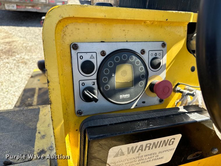 image for item DL4443 2012 Bomag BW11RH pneumatic roller