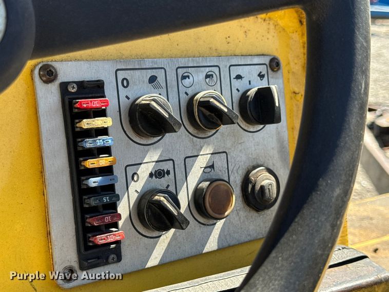 image for item DL4443 2012 Bomag BW11RH pneumatic roller