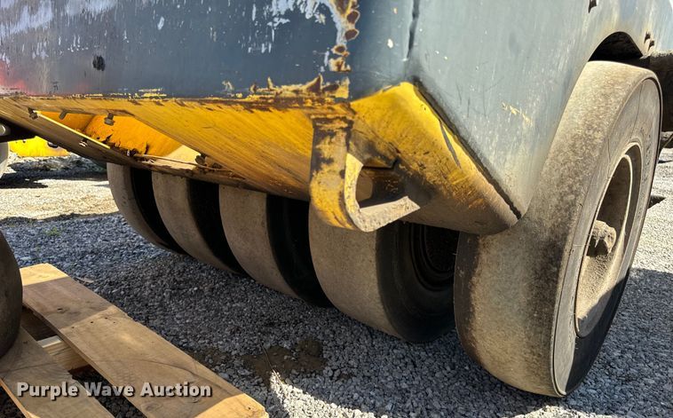 image for item DL4443 2012 Bomag BW11RH pneumatic roller