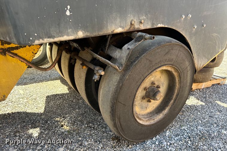 image for item DL4443 2012 Bomag BW11RH pneumatic roller