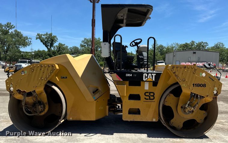 image for item DL4444 2015 Caterpillar  CB54 XW double drum vibratory roller