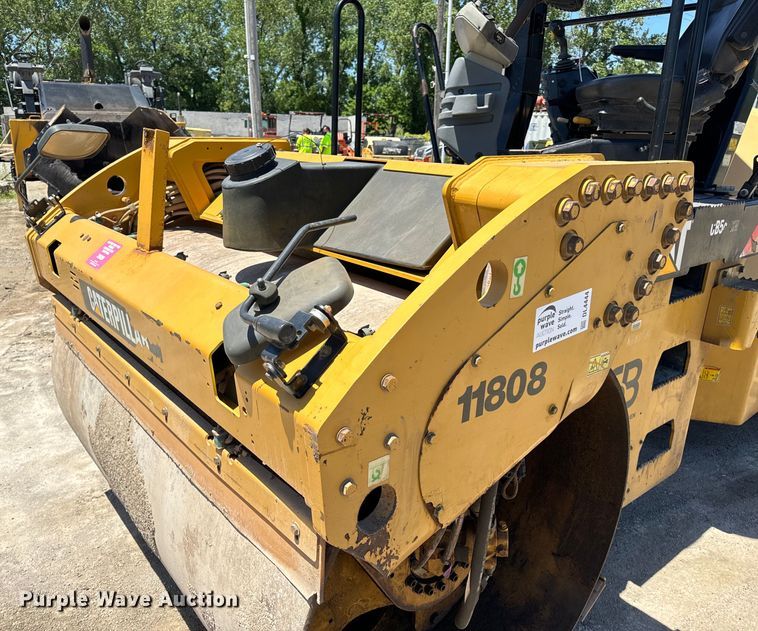 image for item DL4444 2015 Caterpillar  CB54 XW double drum vibratory roller