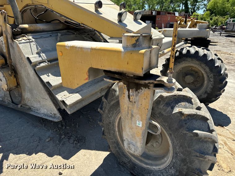 image for item DL4446 1990 Caterpillar  SS-250 soil stabilizer