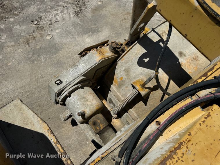 image for item DL4446 1990 Caterpillar  SS-250 soil stabilizer