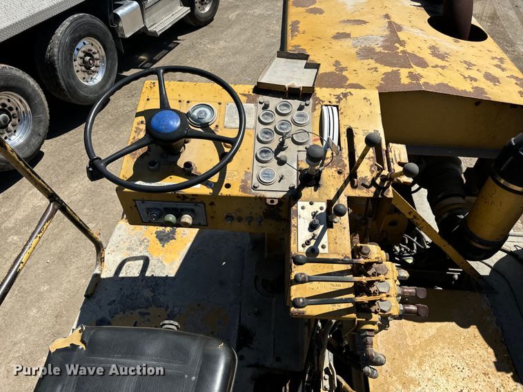 image for item DL4446 1990 Caterpillar  SS-250 soil stabilizer