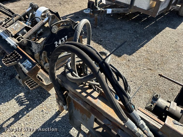 image for item DL4447 Coneqtec Universal SSG9 skid steer rock saw