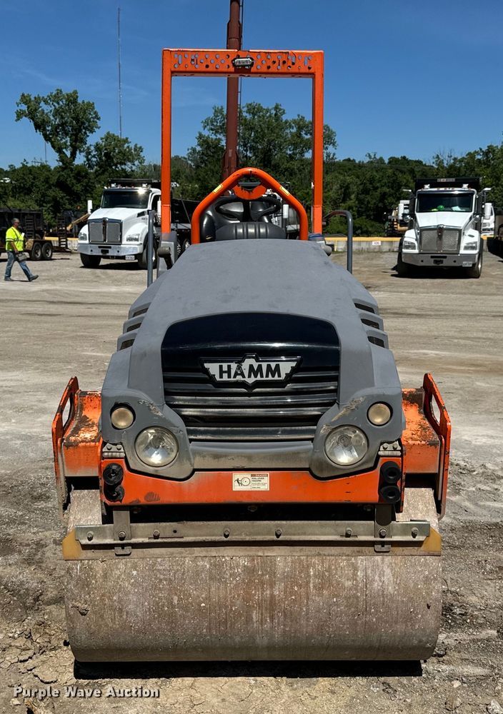 image for item DL4450 2010 Hamm HD12 VT combination vibratory roller