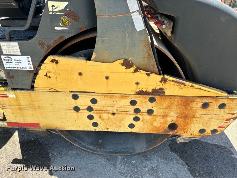 image for item DL4453 2009 Hypac C766D double drum vibratory roller